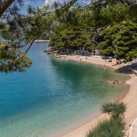 Apartments By The Sea Brela, Makarska - 18356 外观 照片