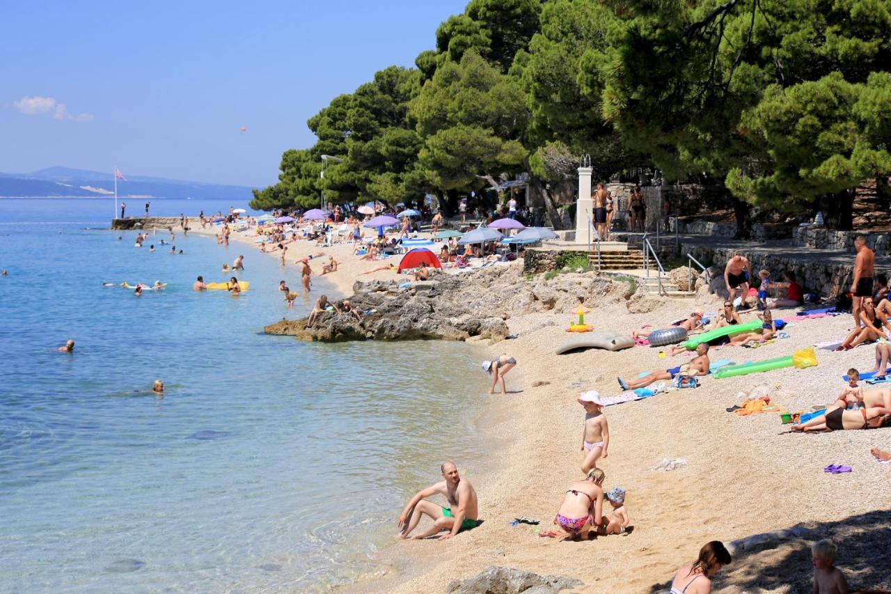 Apartments By The Sea Brela, Makarska - 18356 外观 照片