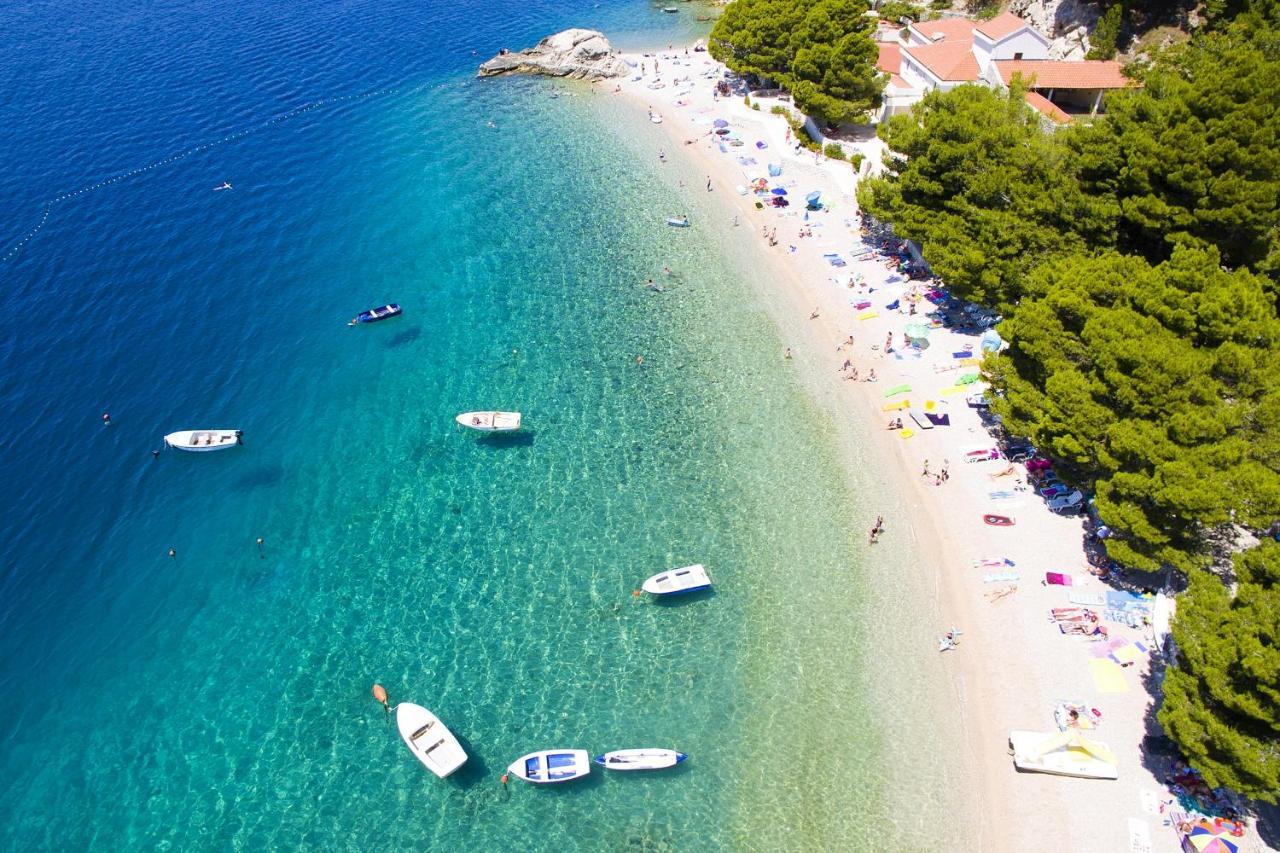 Apartments By The Sea Brela, Makarska - 18356 外观 照片
