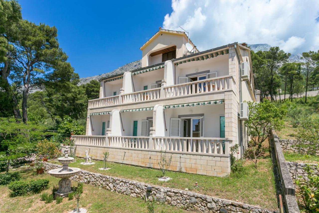 Apartments By The Sea Brela, Makarska - 18356 外观 照片