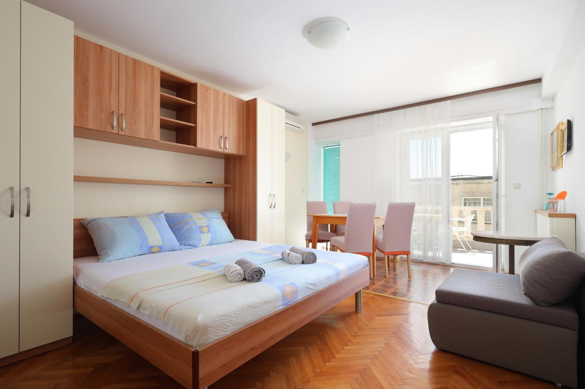 Apartments By The Sea Brela, Makarska - 18356 外观 照片