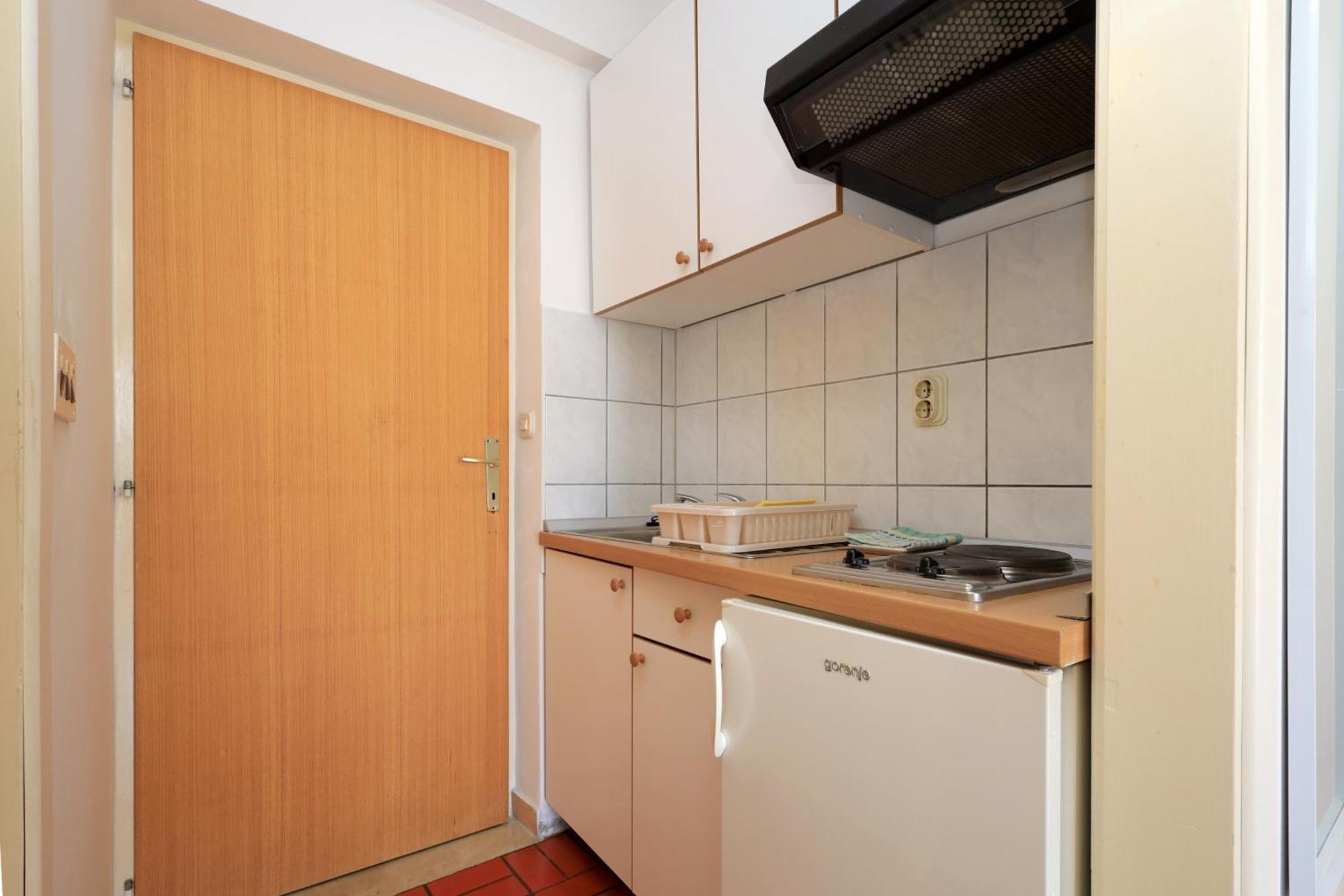 Apartments By The Sea Brela, Makarska - 18356 外观 照片