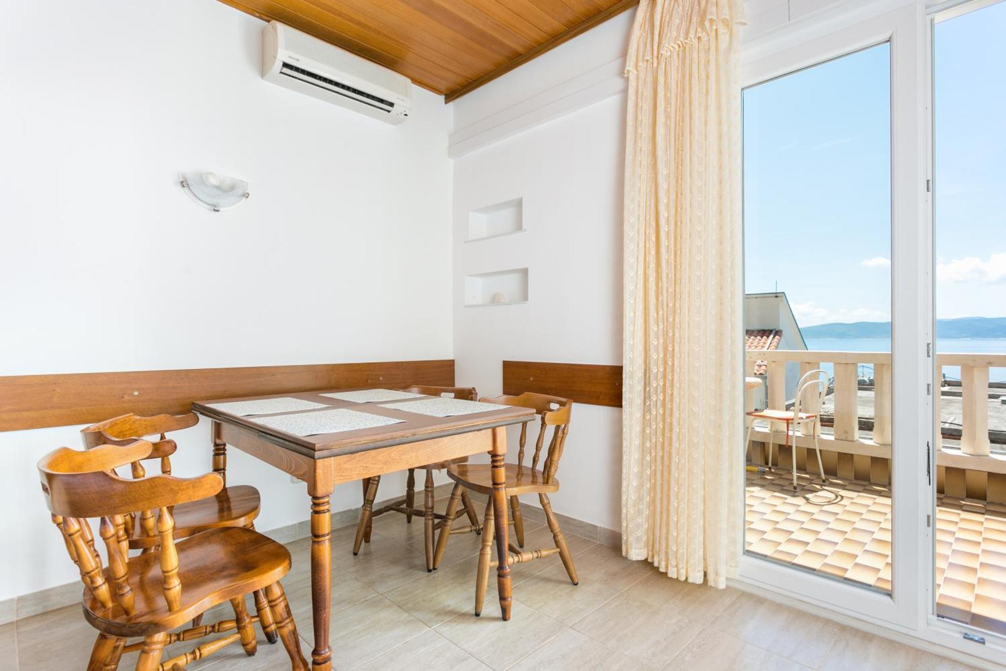 Apartments By The Sea Brela, Makarska - 18356 外观 照片
