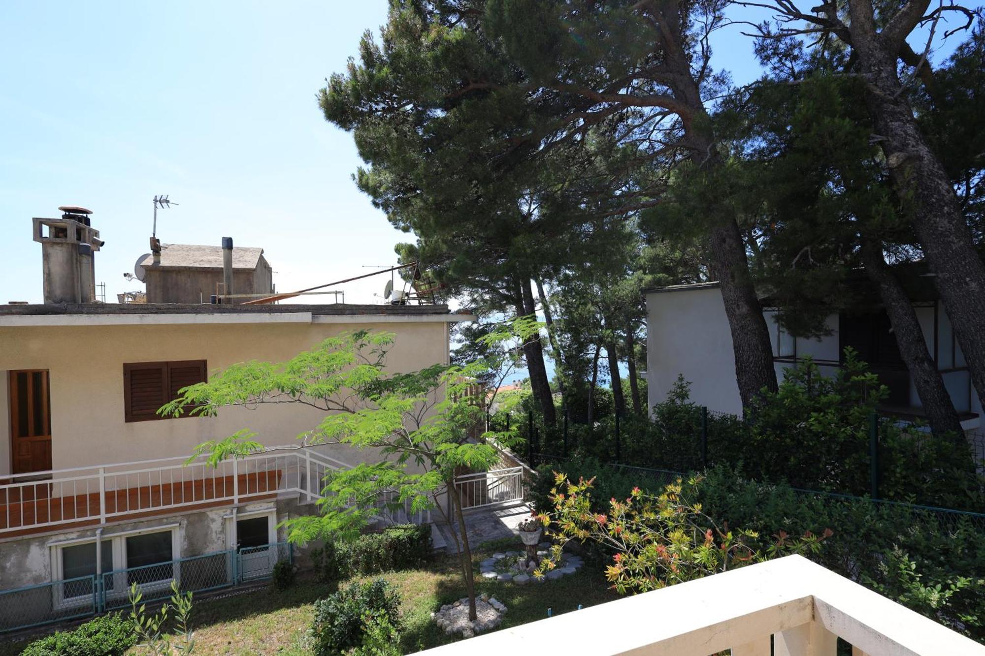Apartments By The Sea Brela, Makarska - 18356 外观 照片
