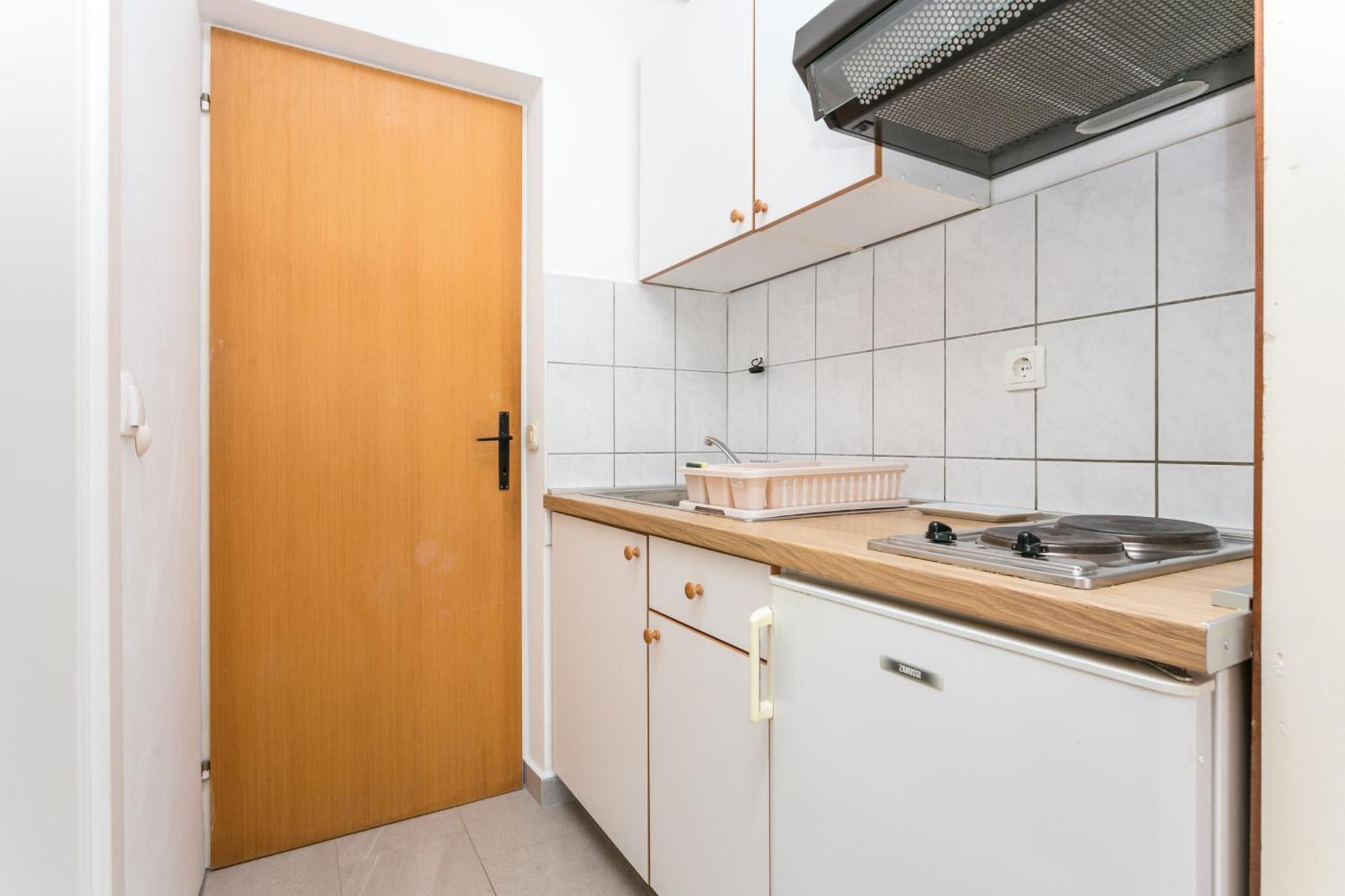 Apartments By The Sea Brela, Makarska - 18356 外观 照片