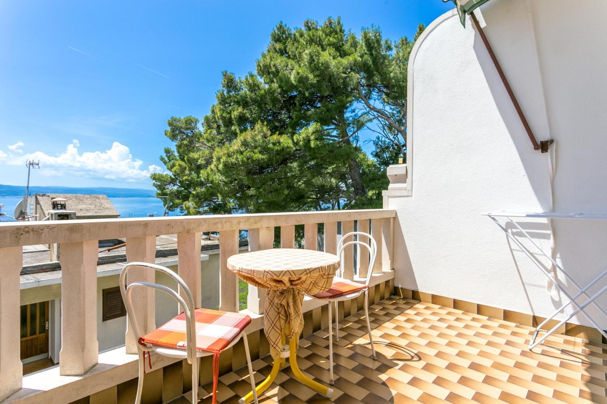 Apartments By The Sea Brela, Makarska - 18356 外观 照片