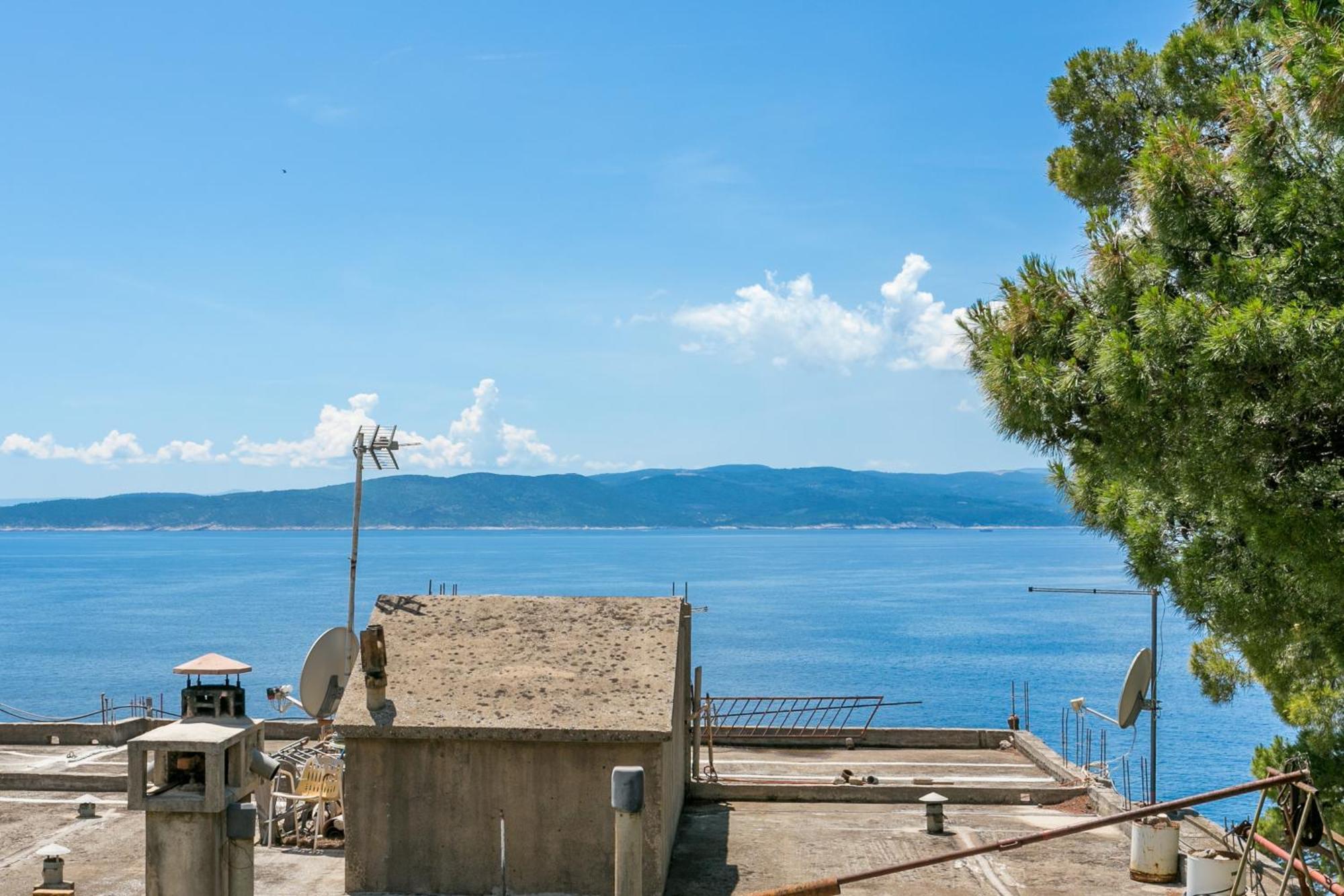 Apartments By The Sea Brela, Makarska - 18356 外观 照片