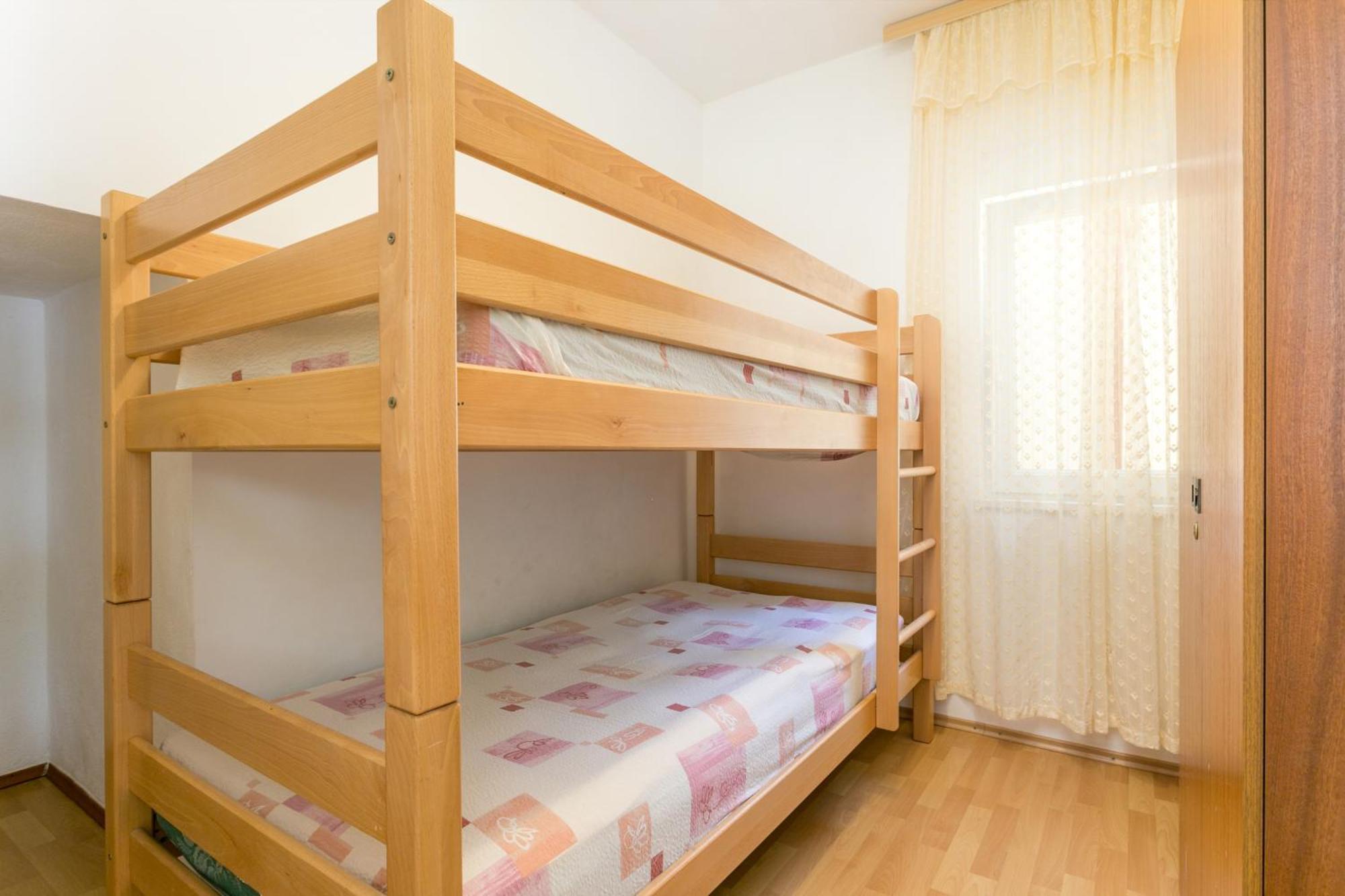 Apartments By The Sea Brela, Makarska - 18356 外观 照片