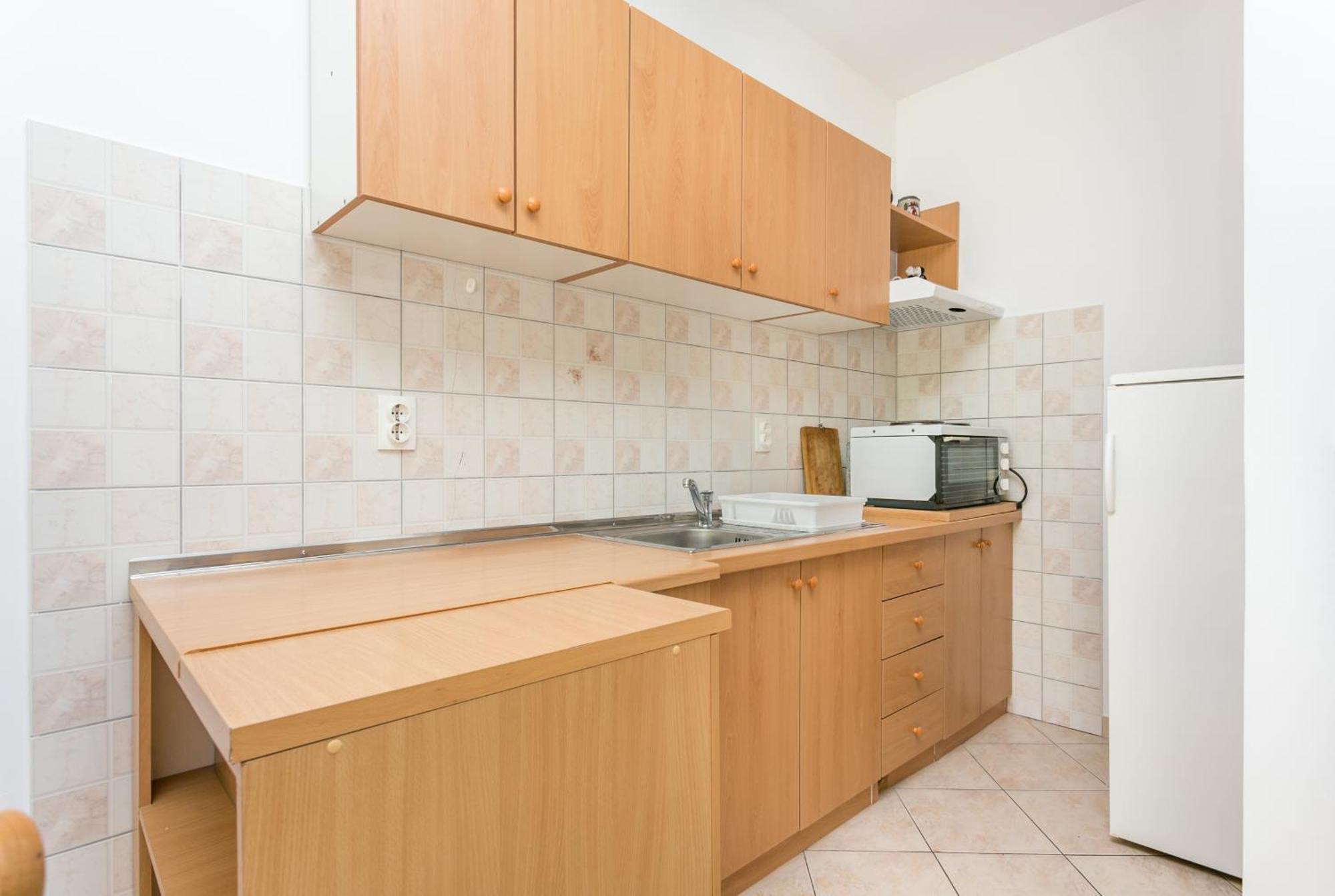 Apartments By The Sea Brela, Makarska - 18356 外观 照片