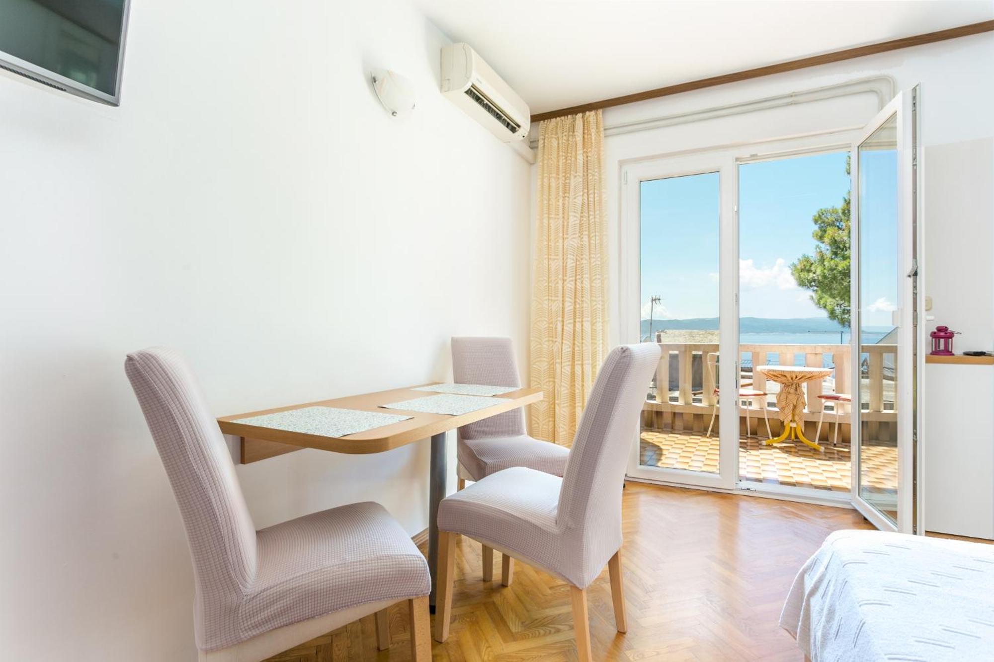 Apartments By The Sea Brela, Makarska - 18356 外观 照片