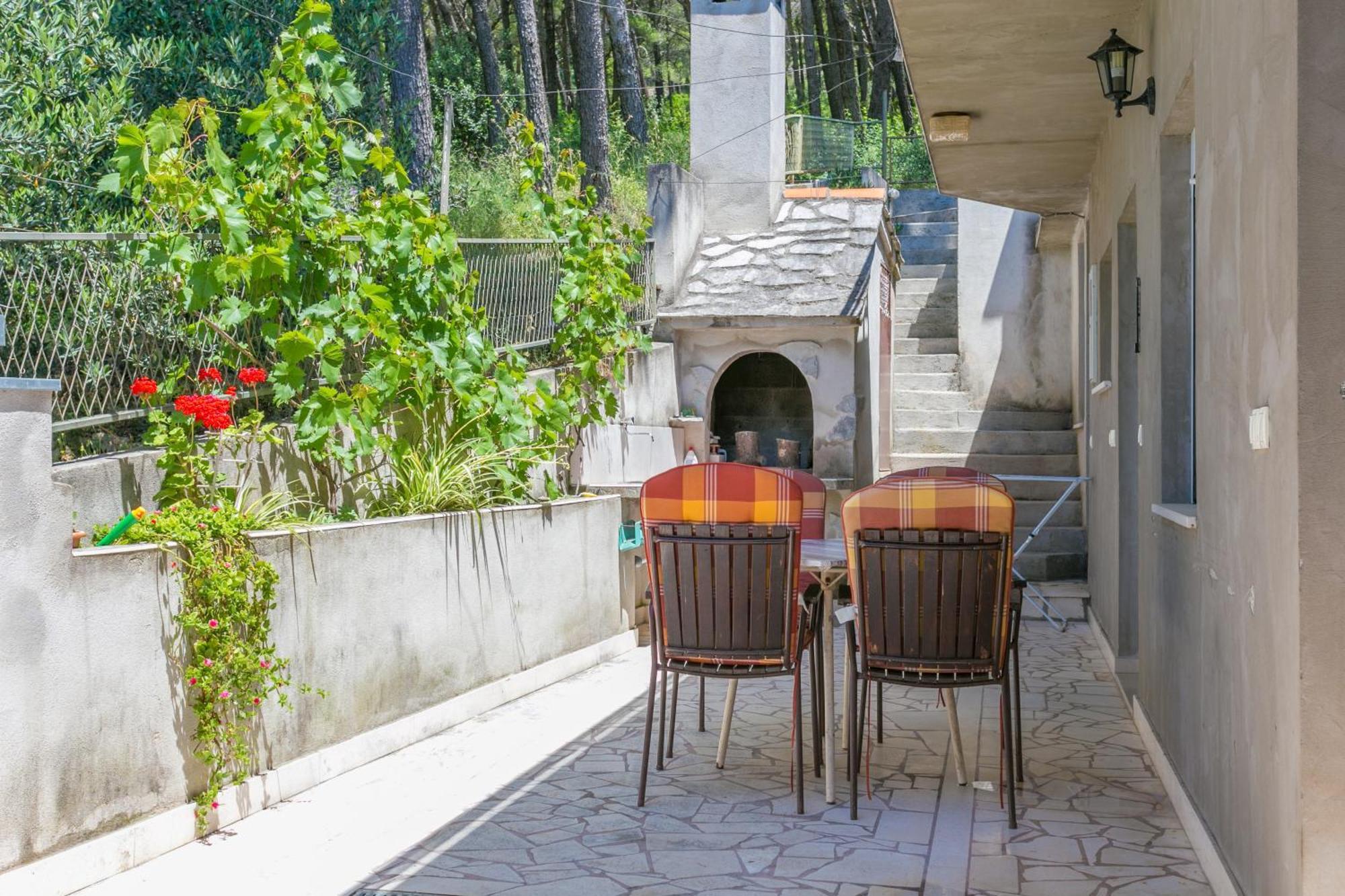 Apartments By The Sea Brela, Makarska - 18356 外观 照片