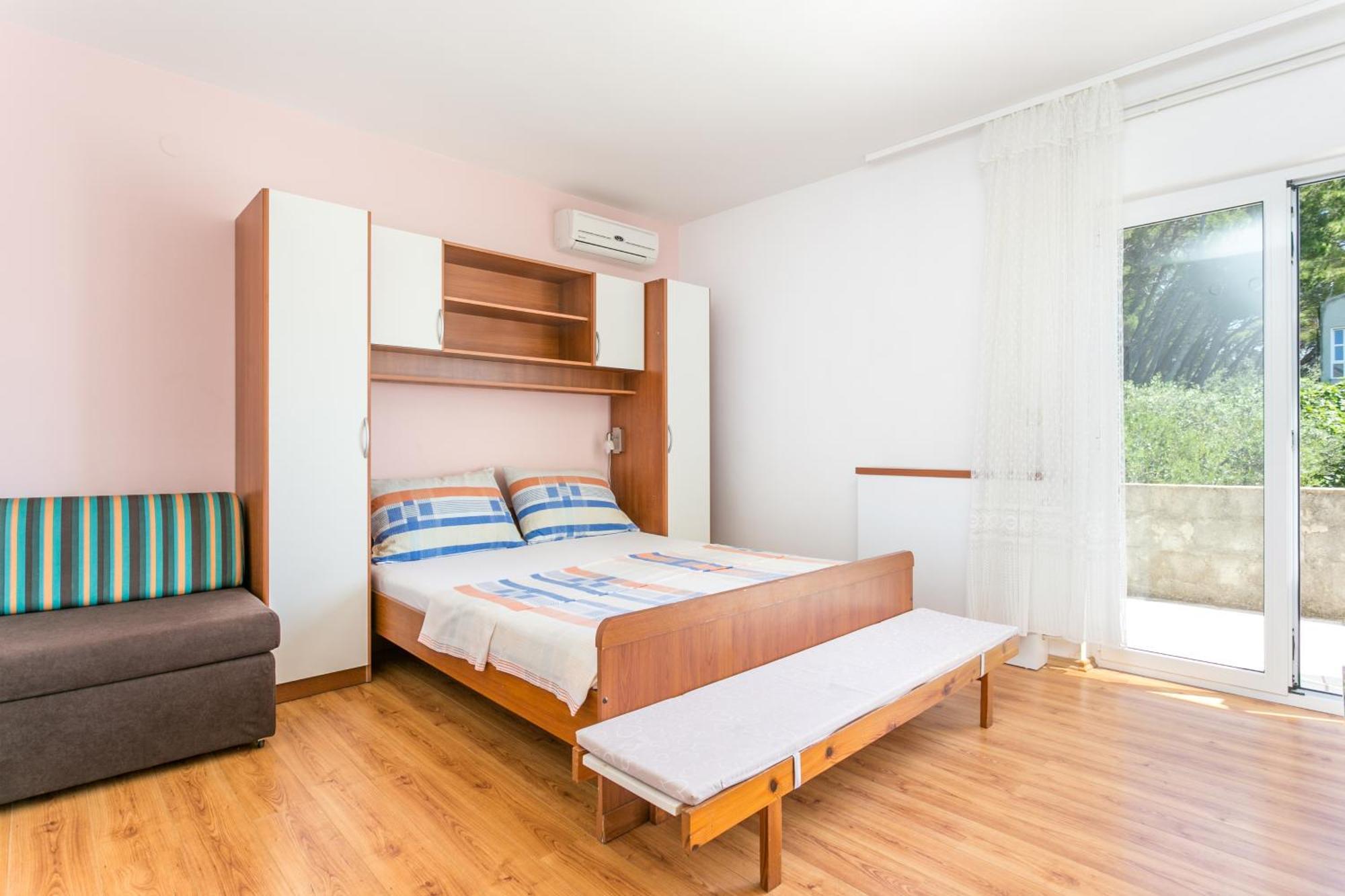 Apartments By The Sea Brela, Makarska - 18356 外观 照片