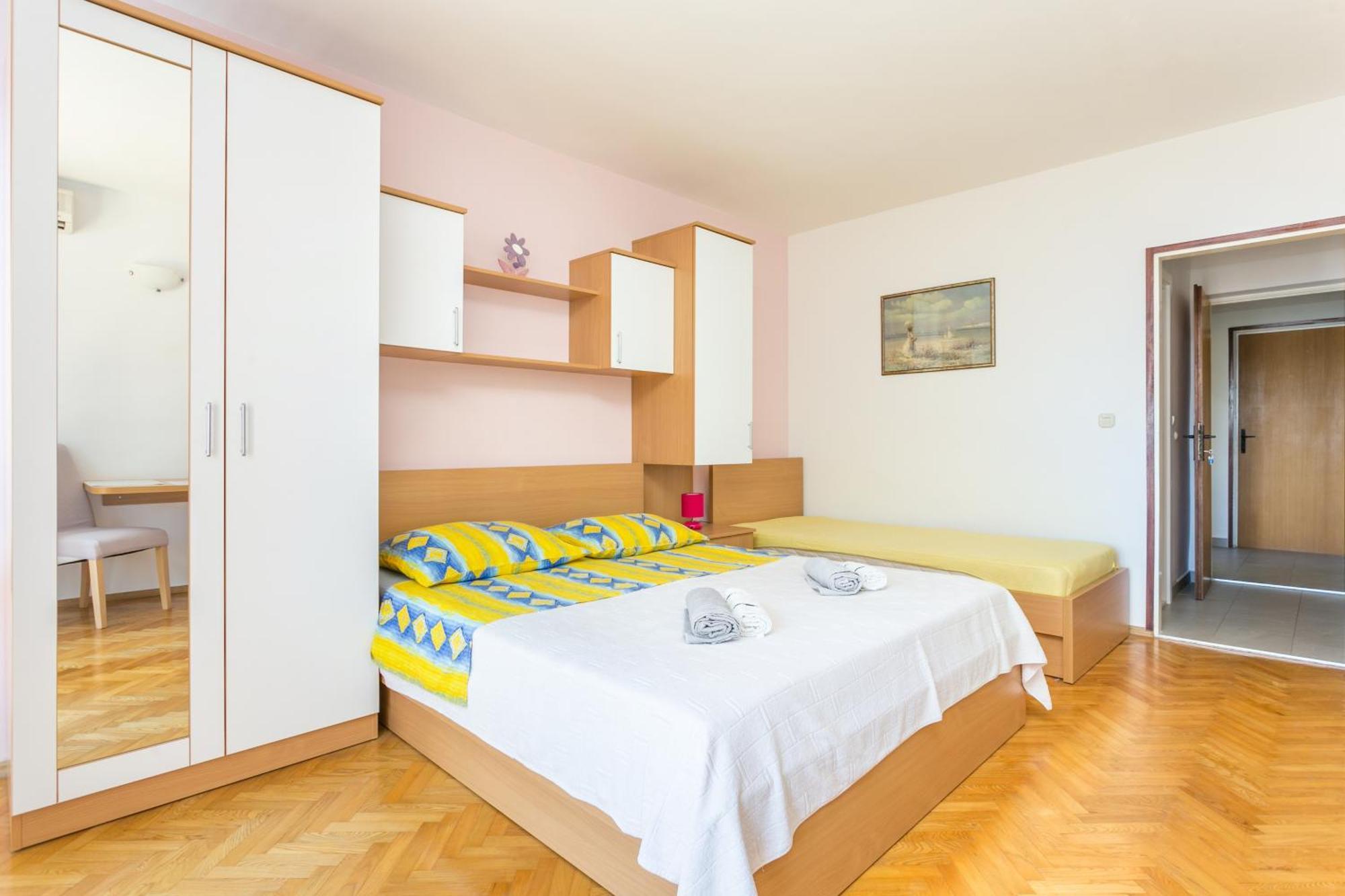 Apartments By The Sea Brela, Makarska - 18356 客房 照片