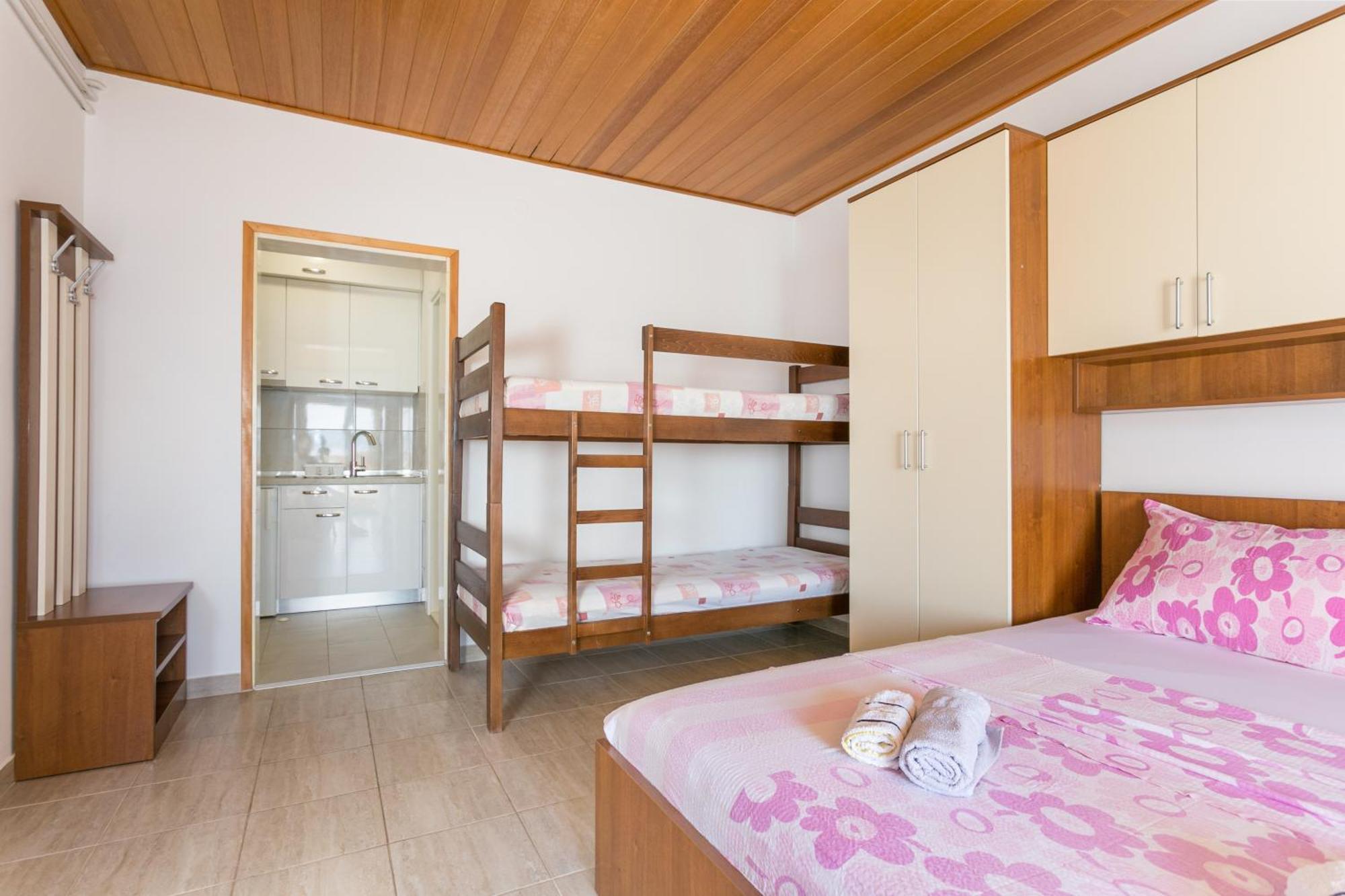 Apartments By The Sea Brela, Makarska - 18356 客房 照片