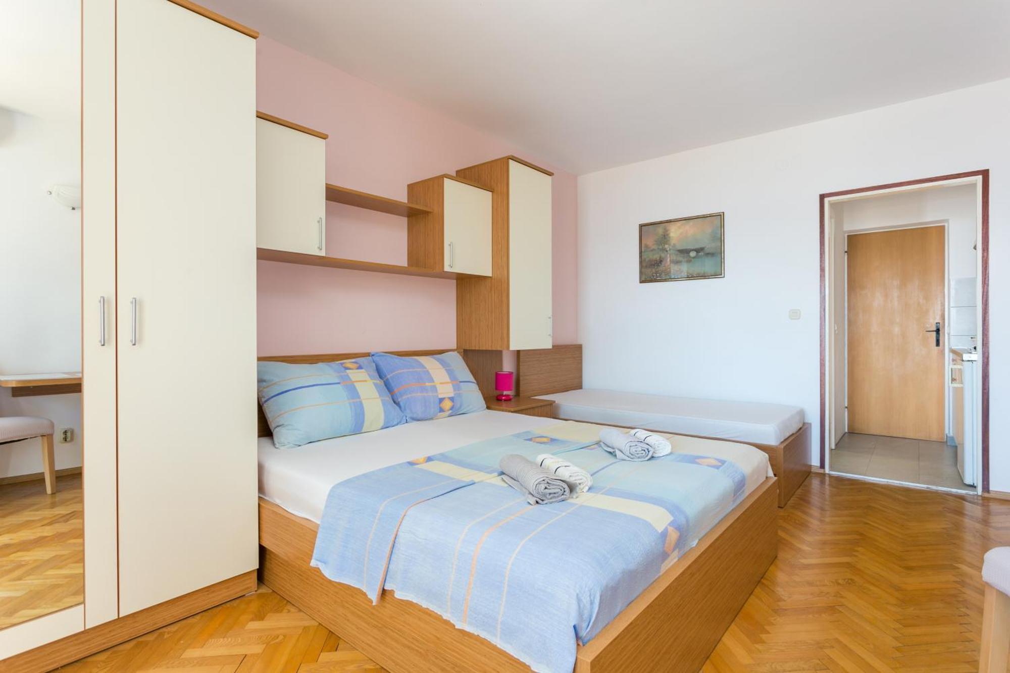 Apartments By The Sea Brela, Makarska - 18356 客房 照片
